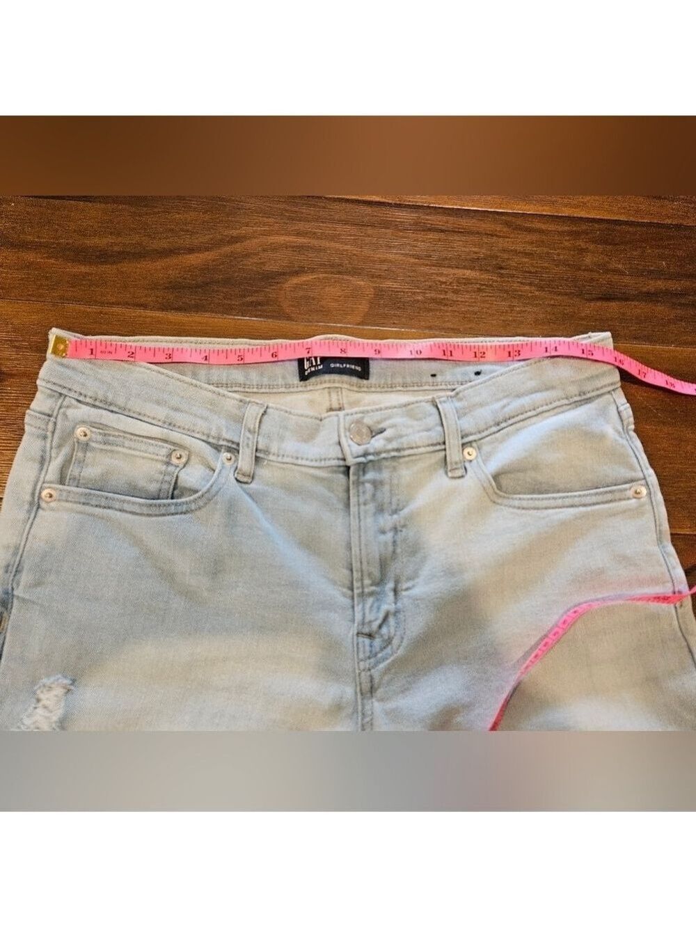 GAP WOMEN'S GIRLFRIEND MID-RISE LIGHT WASH DISTRESSED DENIM JEANS SIZE 29 - Picture 9 of 11